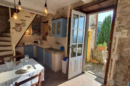 Borgo Bucatra Tramonto, Maison en pierre à Chiatri avec vue sur lac - Photo 13