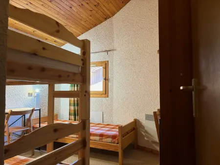Duplex 3 pièces avec mezzanine, 6 pers, skis aux pieds, proche commodités - Photo 3