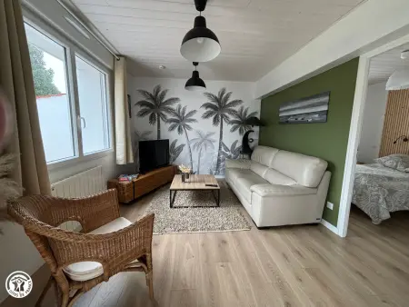 Maison rénovée près de la plage avec jardin clos et parking - Photo 1