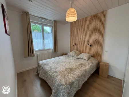 Maison rénovée près de la plage avec jardin clos et parking - Photo 3