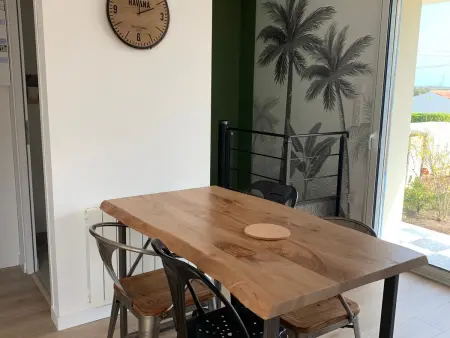 Maison rénovée près de la plage avec jardin clos et parking - Photo 5