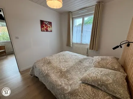 Maison rénovée près de la plage avec jardin clos et parking - Photo 9