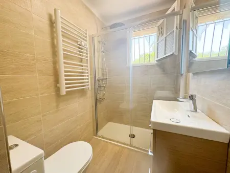 Villa spacieuse proche plage, piscine, clim, WiFi, jusqu'à 10 pers. - Photo 8