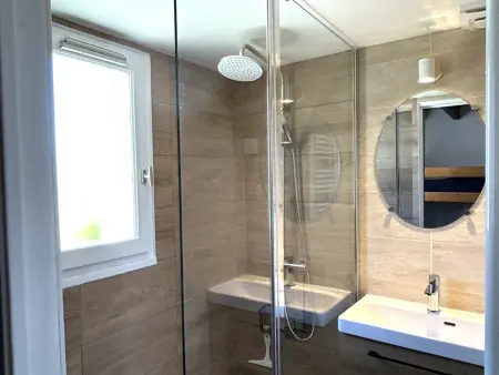 Maisonnette avec véranda, piscine chauffée, parking à Guidel - Photo 10