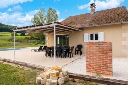 Maison typique et roulotte vue sur le château d'Hautefort, Charmante maison de vacances avec piscine privée - Photo 26