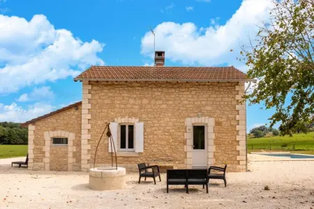 Maison typique et roulotte vue sur le château d'Hautefort, Charmante maison de vacances avec piscine privée - Photo 28