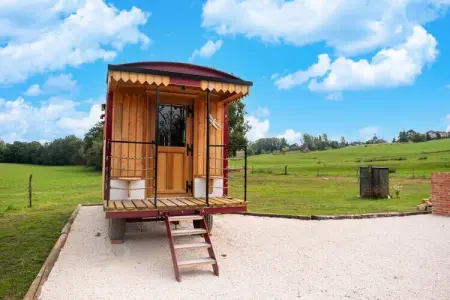 Maison typique et roulotte vue sur le château d'Hautefort, Charmante maison de vacances avec piscine privée - Photo 29