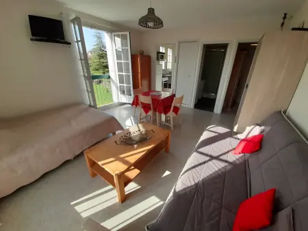 Studio lumineux centre-ville La Roche-Posay avec WI-FI, lave-linge, lave-vaisselle, animaux admis - Photo 2
