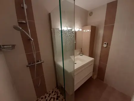 Appartement tout confort avec WIFI, lave-linge et lave-vaisselle - Photo 15
