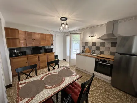 Appartement centre-ville La Roche-Posay, jardin, terrasse, WIFI, lave-vaisselle - Photo 1