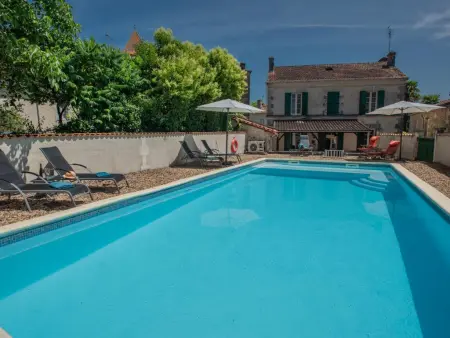 Gite Le Presbytère, Grande maison avec piscine près de la rivière - Photo 12