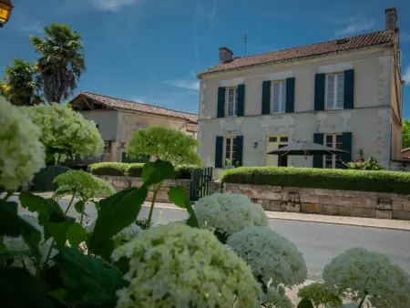 Gite Le Presbytère, Grande maison avec piscine près de la rivière - Photo 16