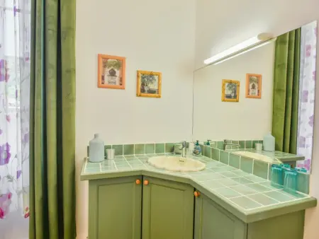 Gite Le Presbytère, Grande maison avec piscine près de la rivière - Photo 24