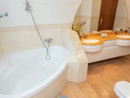 Maison Sérénité: Nature, Jacuzzi & Parking à Cubelles - Photo 17