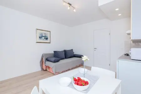 Color Apartments - Comfort One Bedroom Apartment with Terrace and Partial Sea View (Yellow), Appartement avec 1 chambre et terrasse - Photo 2