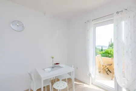 Color Apartments - Comfort One Bedroom Apartment with Terrace and Partial Sea View (Yellow), Appartement avec 1 chambre et terrasse - Photo 3