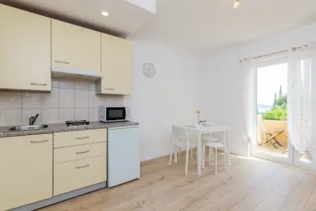 Color Apartments - Comfort One Bedroom Apartment with Terrace and Partial Sea View (Yellow), Appartement avec 1 chambre et terrasse - Photo 5