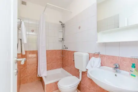 Color Apartments - Comfort One Bedroom Apartment with Terrace and Partial Sea View (Yellow), Appartement avec 1 chambre et terrasse - Photo 11