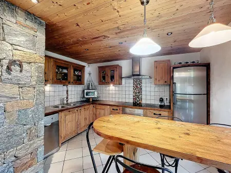Chalet 4* chaleureux près des pistes avec parking et wifi pour 14 pers - Photo 4