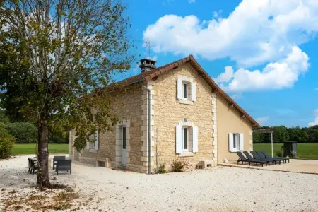 Maison typique vue sur le château d'Hautefort 8 pax, Maison à Hautefort avec Piscine & Nature - Photo 2
