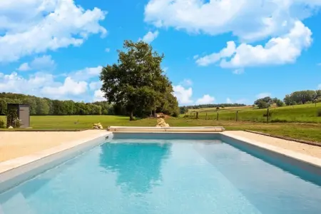 Maison typique vue sur le château d'Hautefort 8 pax, Maison à Hautefort avec Piscine & Nature - Photo 5