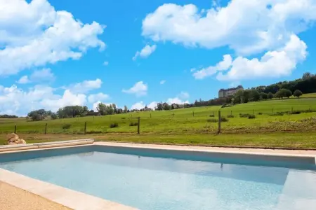 Maison typique vue sur le château d'Hautefort 4 pax, Charmante maison de vacances avec piscine privée - Photo 2