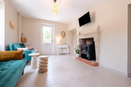 Maison typique vue sur le château d'Hautefort 4 pax, Charmante maison de vacances avec piscine privée - Photo 13