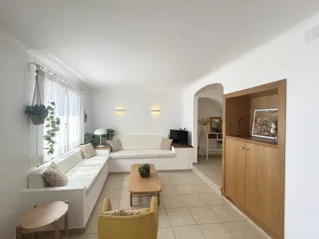 Maison Mitoyenne Rénovée à Begur avec Piscine Partagée - Photo 12