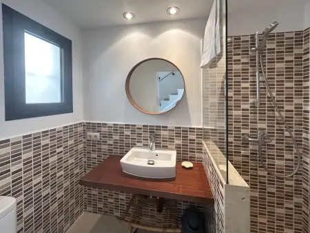 Maison Mitoyenne Rénovée à Begur avec Piscine Partagée - Photo 17