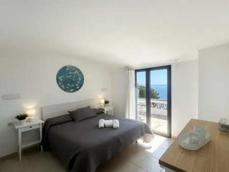Maison Mitoyenne Rénovée à Begur avec Piscine Partagée - Photo 18