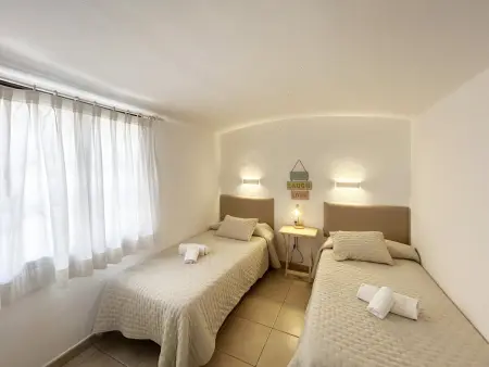 Maison Mitoyenne Rénovée à Begur avec Piscine Partagée - Photo 25