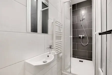 DM-47-MAGENTA, Chic apartment - 3BR/10P - RÃ©publique - Photo 4