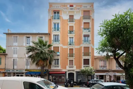 DC-5-COURBET-D, Bel appartement Juan-Les-Pins - 300m Plage - Photo 5