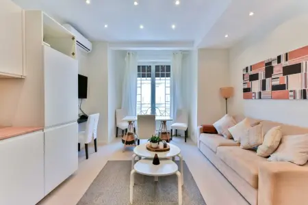 DC-5-COURBET-D, Bel appartement Juan-Les-Pins - 300m Plage - Photo 6