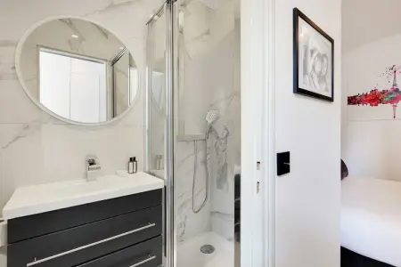 BZ-129-CHARONNE-1, Appartement moderne & terrasse - 2BR/6P - Proche Nation - Photo 3