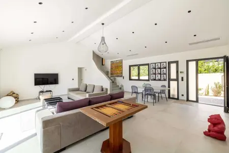 DG-1238-DAME, Villa Moderne avec Piscine Chauffée et Jardin - Photo 3