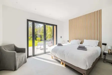 DG-1238-DAME, Villa Moderne avec Piscine Chauffée et Jardin - Photo 15