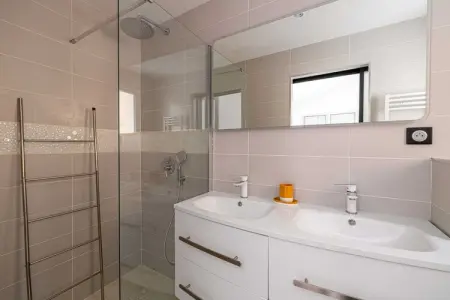 DG-1238-DAME, Villa Moderne avec Piscine Chauffée et Jardin - Photo 21