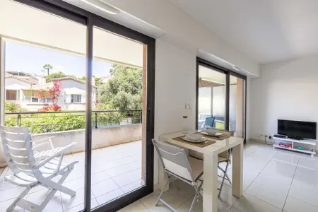 YG-8-SERGENT-M, Charmant 2 pièces avec balcon/piscine - Cannes - Photo 8