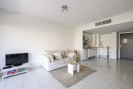 YG-8-SERGENT-M, Charmant 2 pièces avec balcon/piscine - Cannes - Photo 11