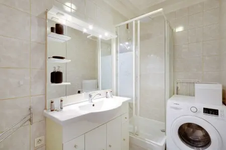 AM-53-SAINTCYR, Vivez l'art de vivre parisien : 2BR proche Porte Maillot - Photo 4