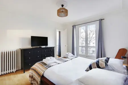 AM-53-SAINTCYR, Vivez l'art de vivre parisien : 2BR proche Porte Maillot - Photo 7