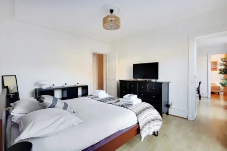 AM-53-SAINTCYR, Vivez l'art de vivre parisien : 2BR proche Porte Maillot - Photo 8