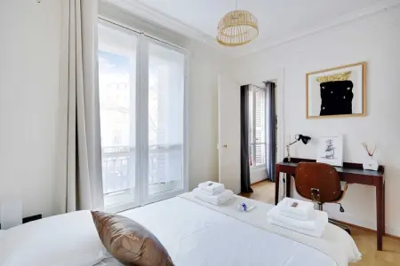 AM-53-SAINTCYR, Vivez l'art de vivre parisien : 2BR proche Porte Maillot - Photo 9