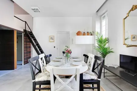 AT-8-DANUBE, Magnifique appartement - 2BR/7P - Buttes Chaumont - Photo 1