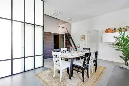 AT-8-DANUBE, Magnifique appartement - 2BR/7P - Buttes Chaumont - Photo 8