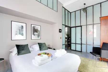 AT-8-DANUBE, Magnifique appartement - 2BR/7P - Buttes Chaumont - Photo 10