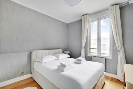 CC-12-MONTAGNE, Superbe appartement - 3BR/6P - La Défense - Photo 1