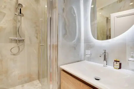 CC-12-MONTAGNE, Superbe appartement - 3BR/6P - La Défense - Photo 25