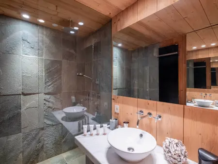 Duplex ski aux pieds avec piscine et parking, 3 chambres - Photo 7